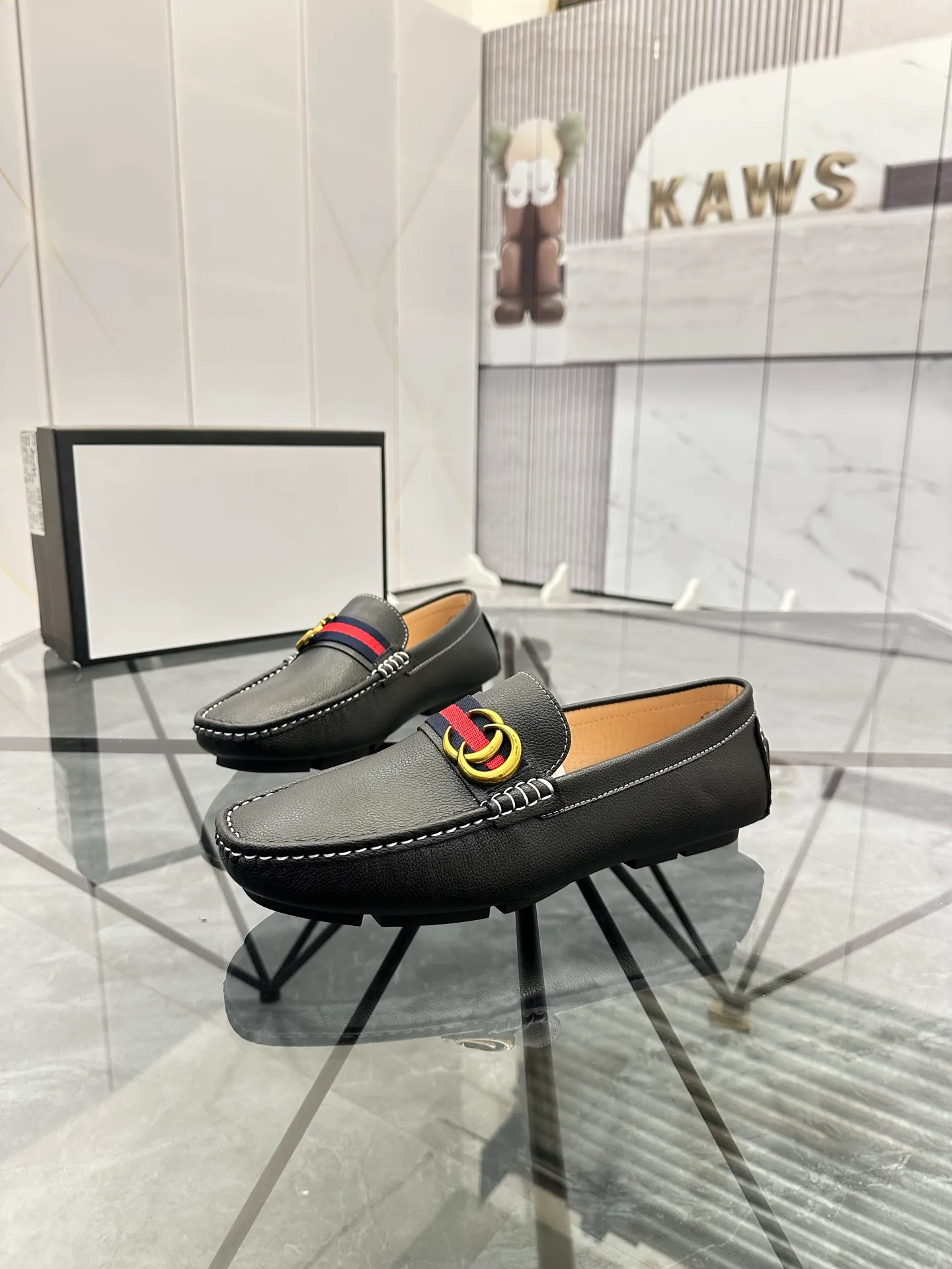 Men's shoes: 💰P400¥ Product trademark: Gucci* "Gucci*" Doudou shoes Regular size: 38-44 (can be customized to 45.46.) Product materials: imported cowhide upper, genuine leather lining, original outsole. No.: 0001